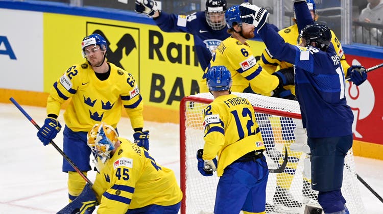 Schweden und Finnland schenkten sich nichts. Am Ende musste das Penaltyschiessen entscheiden. (Keystone)
