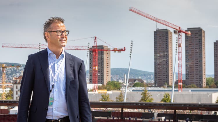 Herr über den Letzigrund: Peter Landolt auf dem Dach des luftigen Zürcher Stadions. (Chris Iseli)