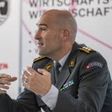 Armeechef Thomas Süssli (rechts) und Uni-Luzern-Rektor Bruno Staffelbach. (Bild: Urs Flüeler/Keystone (Luzern, 18. Mai 2022))