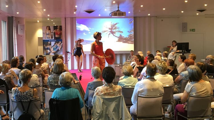 Modeschau im KSB: Brustkrebs-Patientinnen zeigen Bademode – 9. Juni 2022