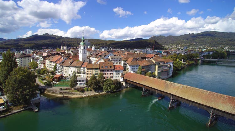Wie soll sich die Stadt Olten in den nächsten 25 Jahren entwickeln? Im Bild die Altstadt mit der Alten Holzbrücke. (Bruno Kissling)