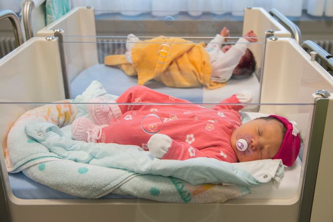Abnehmende Vielfalt, kürzere Vornamen und mehr Zweitnamen: 2021 tauften Stadtzürcher Eltern ihre Neugeborenen am häufigsten Olivia und Noah.