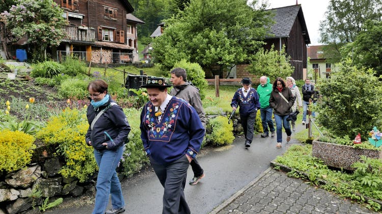 «Kultürwuchä»-Initiant und Tourismuspräsident Ruedi Bissig führt regelmässig Gästegruppen in die Geschichte des Tales ein. (Bild: PD)