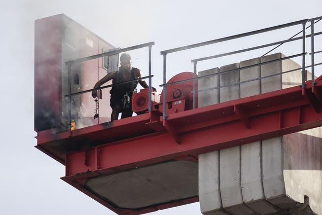 Der 34-jährige Portugiese, der in Oerlikon auf einem Kran kletterte und dort Feuer entfachte, soll in Untersuchungshaft.