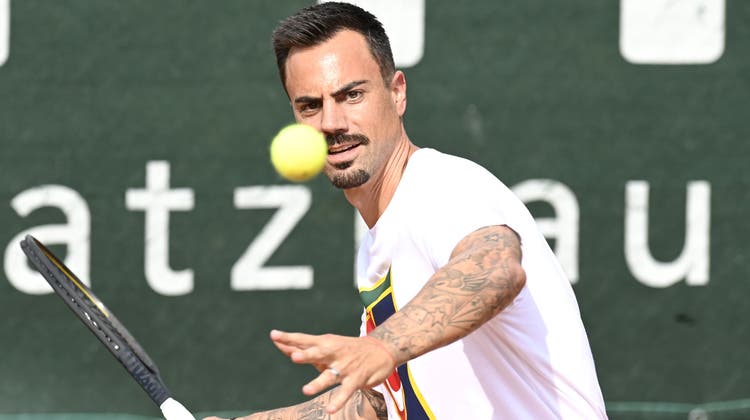 Diego Benaglio hat auf dem Tennisplatz viel Spass: «Ich habe den Tennissport immer äusserst aufmerksam verfolgt.» (Alexander Wagner)