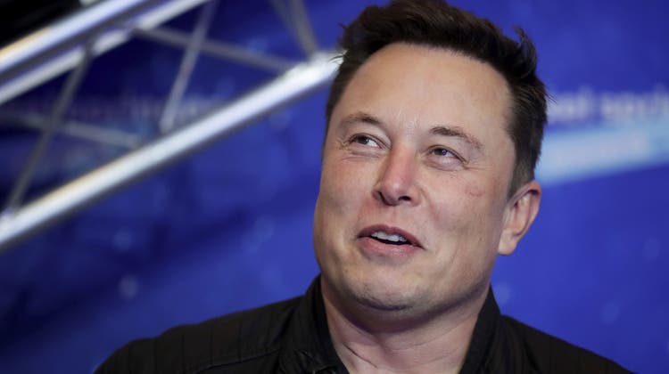 Elon Musk soll sich vor einer Stewardess entblösst und sie berührt haben. Er sagt, die Vorwürfe sind politisch motiviert. (AP)
