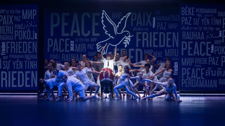 Wegen des Ukraine-Konflikts widmet das Young Stage die diesjährige Show dem Frieden. (zvg/Pablo Wünsch Blanco)
