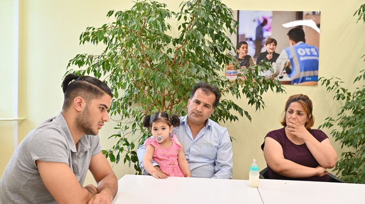 Die Eltern Farhang Vali und Razieh Safian Boldaji mit Sohn Fardin Vali und Tochter Maral. (Bruno Kissling)