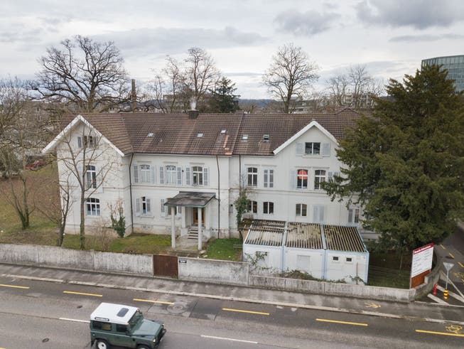 Am Standort des früheren Kantonsschülerhauses zwischen Rohrerstrasse und Gleisanlagen in Aarau soll das Integrationszentrum entstehen. Der Altbau wird gegenwärtig als Asylheim genutzt.