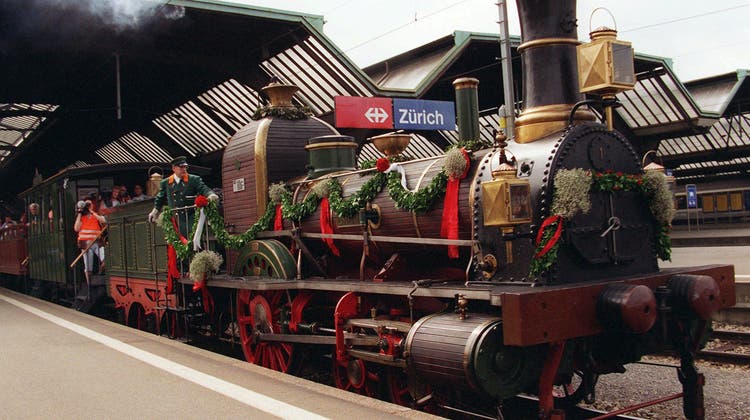 Schon 1997 zum Festakt «150 Jahre Schweizer Bahnen» verkehrte eine originalgetreu nachgebaute Spanisch-Brötli-Bahn zwischen Zürich und Baden. (Archivbild) (Keystone)