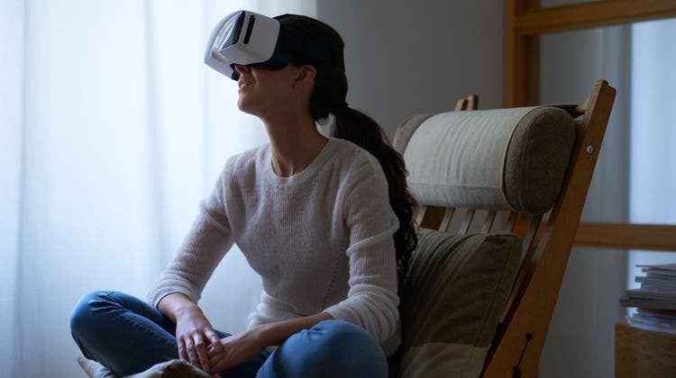 In einem Roman versinken? Die Virtual-Reality-Brille soll das noch leichter machen. (Kai Wiechmann / Digital Vision)