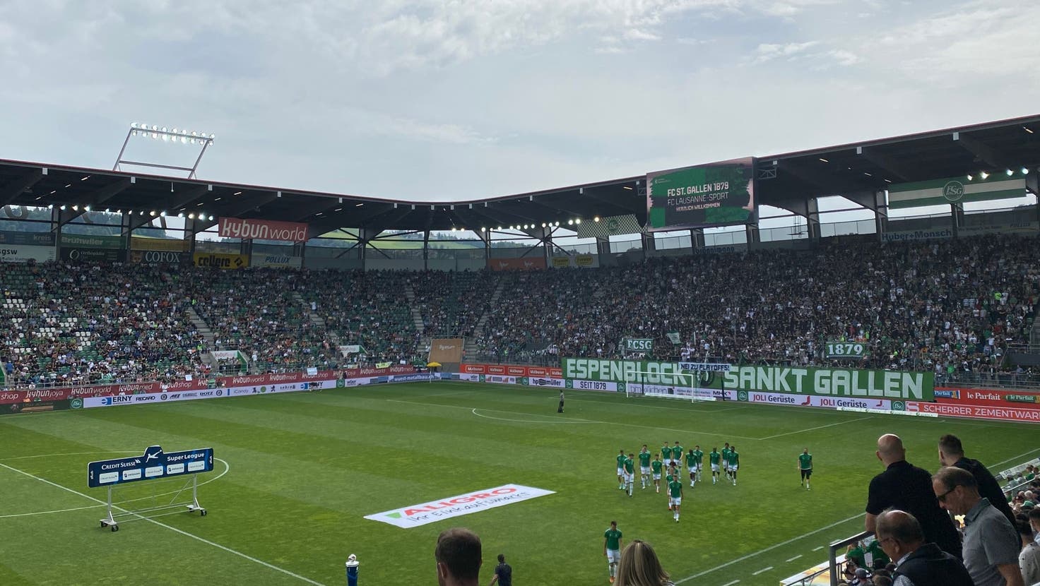 Jetzt live: Die Saison-Dernière des FC St.Gallen im proppenvollen Kybunpark – unser Vorprogramm