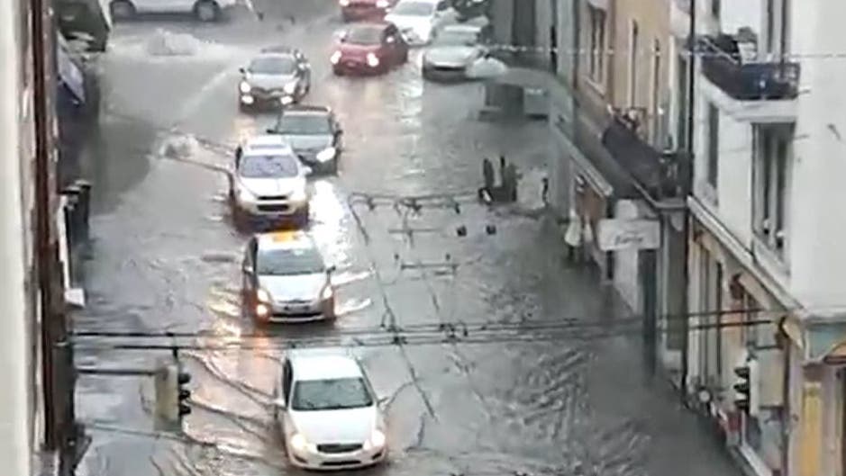 Starkregen setzt in der Stadt Luzern Strassen und Keller unter Wasser ++ grosse Hagelkörner in Meggen
