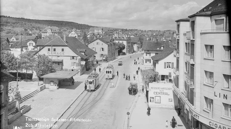 Der Lindenplatz in Zürich Altstetten von den 1930er-Jahren bis zum Neubau in den 1950er-Jahren (Baugeschichtliches Archiv Zürich)
