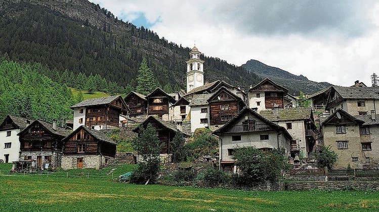 Fehlt in keinem Tessiner Reiseführer: Ein Hinweis auf das Bergdorf Bosco Gurin im oberen Maggiatal. (Federica Grassi/Getty)
