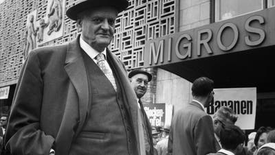 Migros-Gründer Gottlieb Duttweiler verzichtete nicht nur aus ideologischen Motiven auf den Alkoholverkauf in den Läden. (Str / PHOTOPRESS-ARCHIV (Zürich, 9. April 1960))