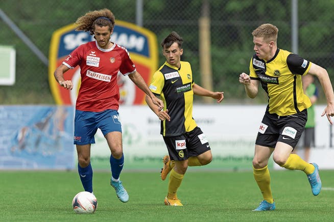 Marin Wiskemann (links) vom SC Cham erzielte zwei Tore gegen die Young Boys II.