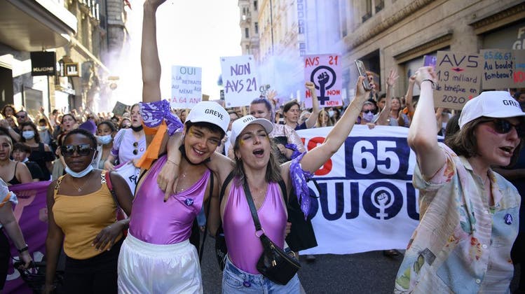 Schon letztes Jahr war das höhere Rentenalter 65 Thema am Frauenstreik. (Keystone)