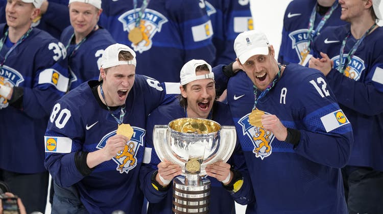 Finnland holt nach dem Olympiasieg auch den Weltmeistertitel. (Bild: Martin Meissner / AP)