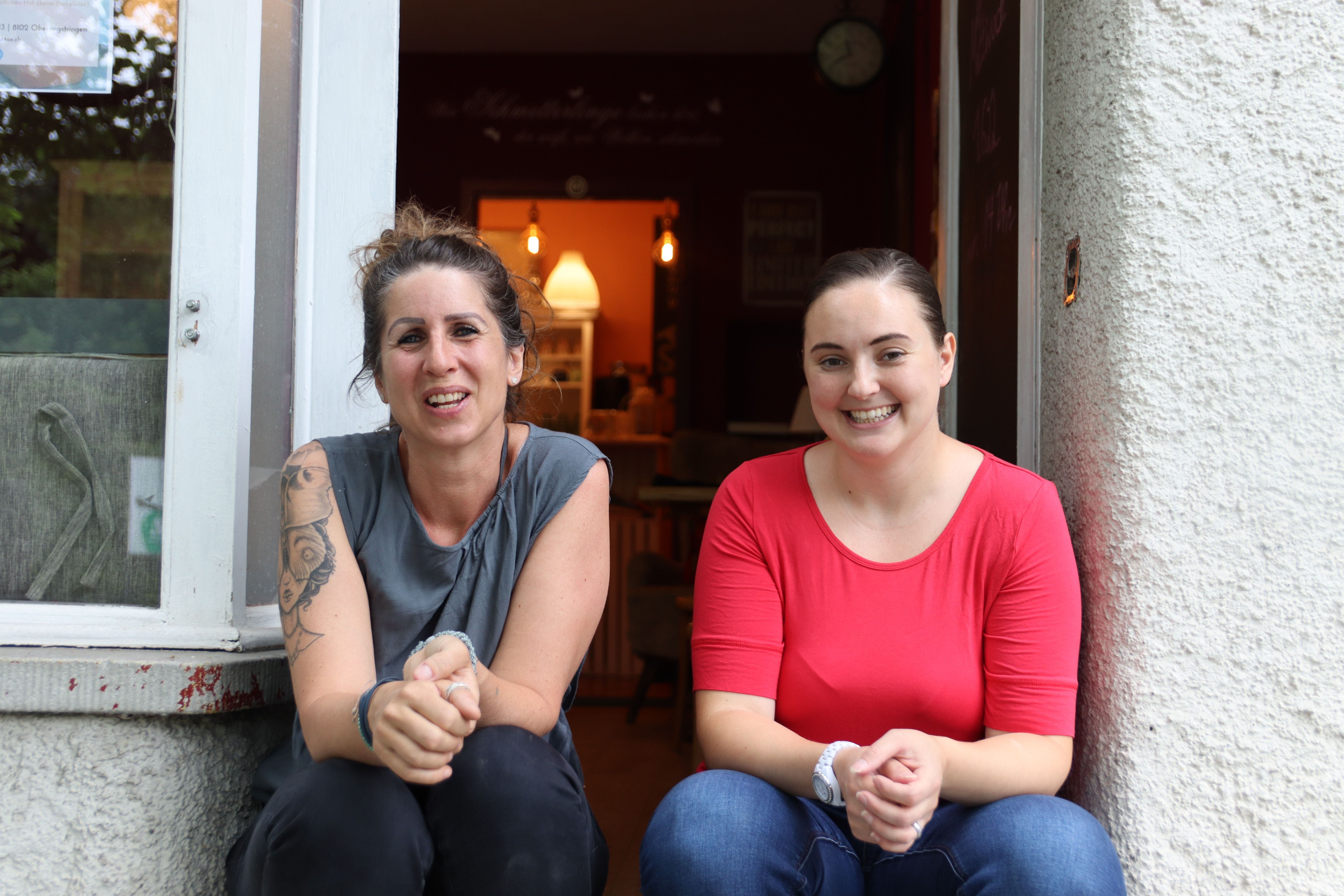 Sandra Jenny, Bereichsleitung Jugendarbeit und Cafébetreiberin Eva Lameiras freuen sich auf den Start des Jugendkafis.
