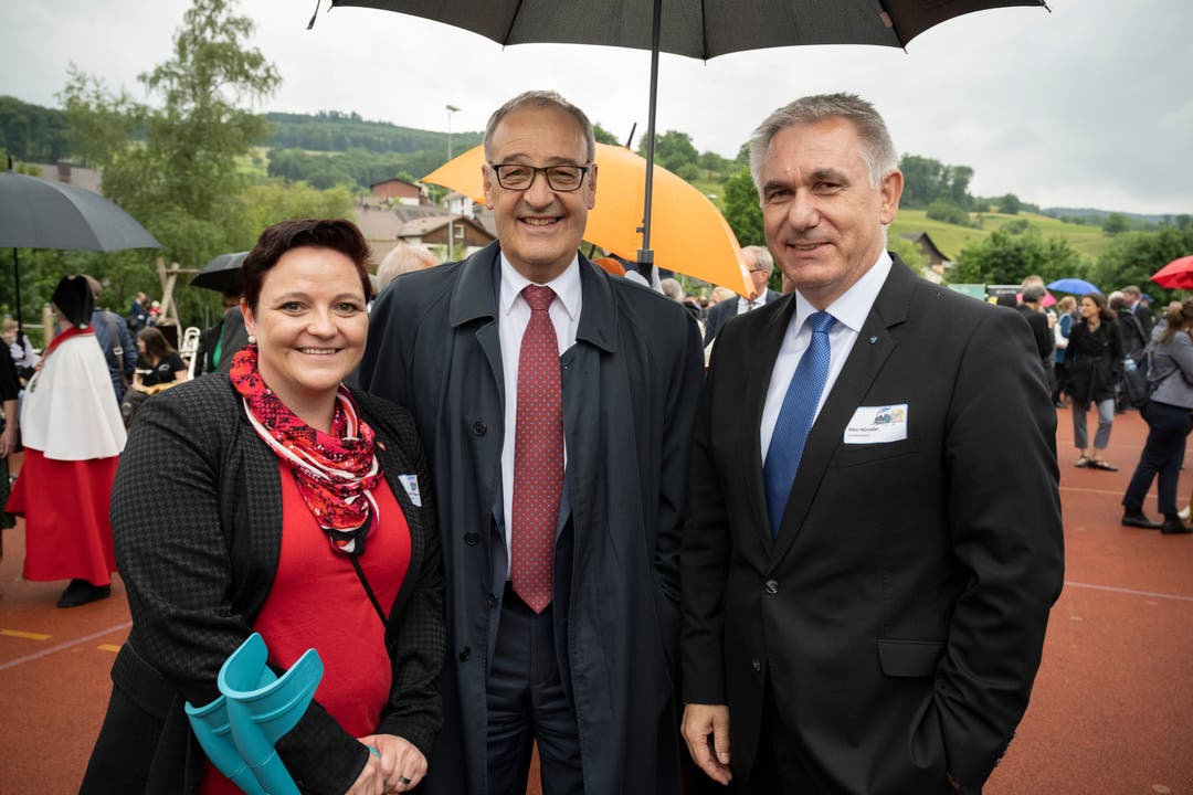 Nationalrätin Stefanie Heimgartner (SVP/AG), Bundesrat Guy Parmelin und der Aargauer Landammann Alex Hürzeler.