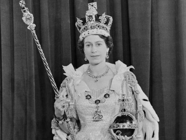 Die frisch gekrönte Queen Elizabeth II im Jahr 1953.