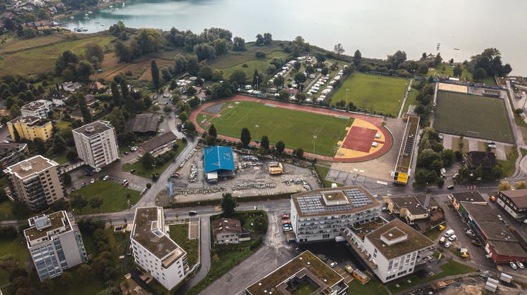 Blick auf das Seefeld-Areal mit dem Stadion, darüber das Feld 3 und rechts davon das Kunstrasenfeld. (Bild: Dominik Wunderli (Horw, 15. 09. 2021))