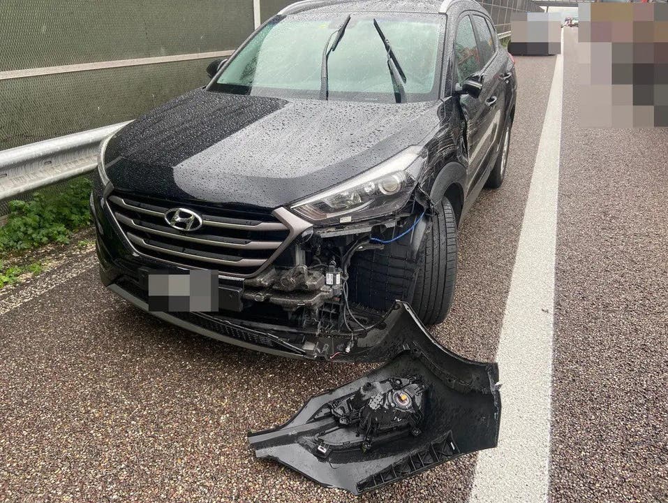 Safenwil, 1. Juni: Ein 62-Jähriger nickt am Steuer ein und verursacht Unfall. Der Lenker wurde nicht verletzt. Am Auto entstand aber Sachschaden.