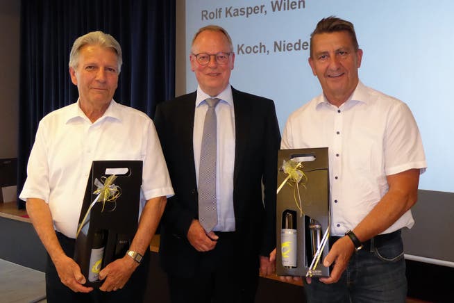 Kurt Notter (Mitte), Präsident des Vereins Gnadenthal, mit den beiden frisch gewählten Vorstandsmitgliedern Rolf Kasper (links) und Wädi Koch.