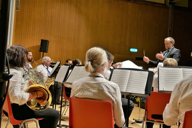 Jaarlijks concert van de Sonnenberg Schwendi Music Society met dirigent Norbert Kiser.