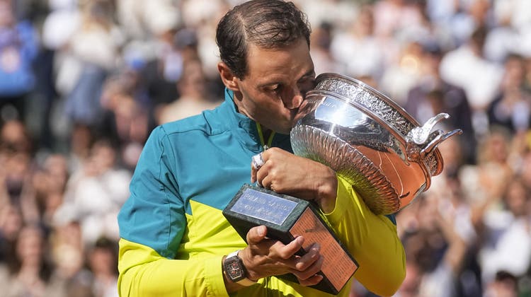 Rafael Nadal lässt seinem Gegner keine Chance. Der Sandplatzkönig triumphiert beim Endspiel in Paris in drei Sätzen. (Keystone)