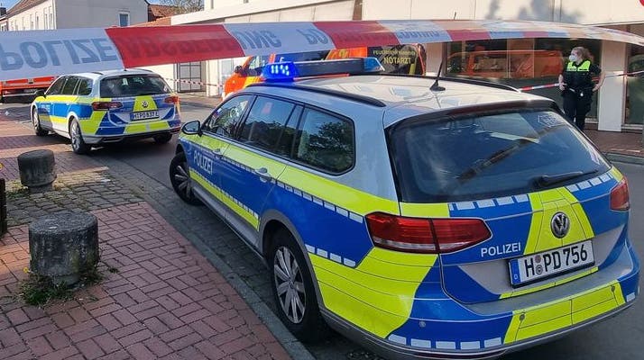 In einem Lebensmittelmarkt im nordhessischen Schwalmstadt sind zwei Menschen durch Schüsse ums Leben gekommen. Die Polizei ermittelt (Symbolbild) (Keystone)