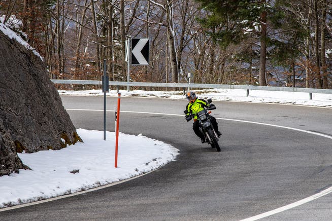 Die Sicherheit für Motorradlenkerinnen und Motorradlenker am Brünig soll erhöht werden – zumindest auf der Berner Seite. Hierzu findet am Samstag auf der Passstrasse eine Befragung der Lenkerinnen und Lenker statt.