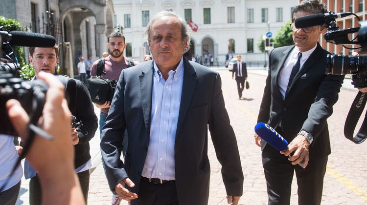 Sepp Blatter stellt sich am Donnerstag vor dem Bundesstrafgericht den Fragen der Journalistinnen und Journalisten. (Freshfocus)