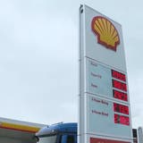 Aargauer zieht es nach Deutschland, dort ist das Benzin plötzlich billiger – das stösst SVP-Nationalrat sauer auf