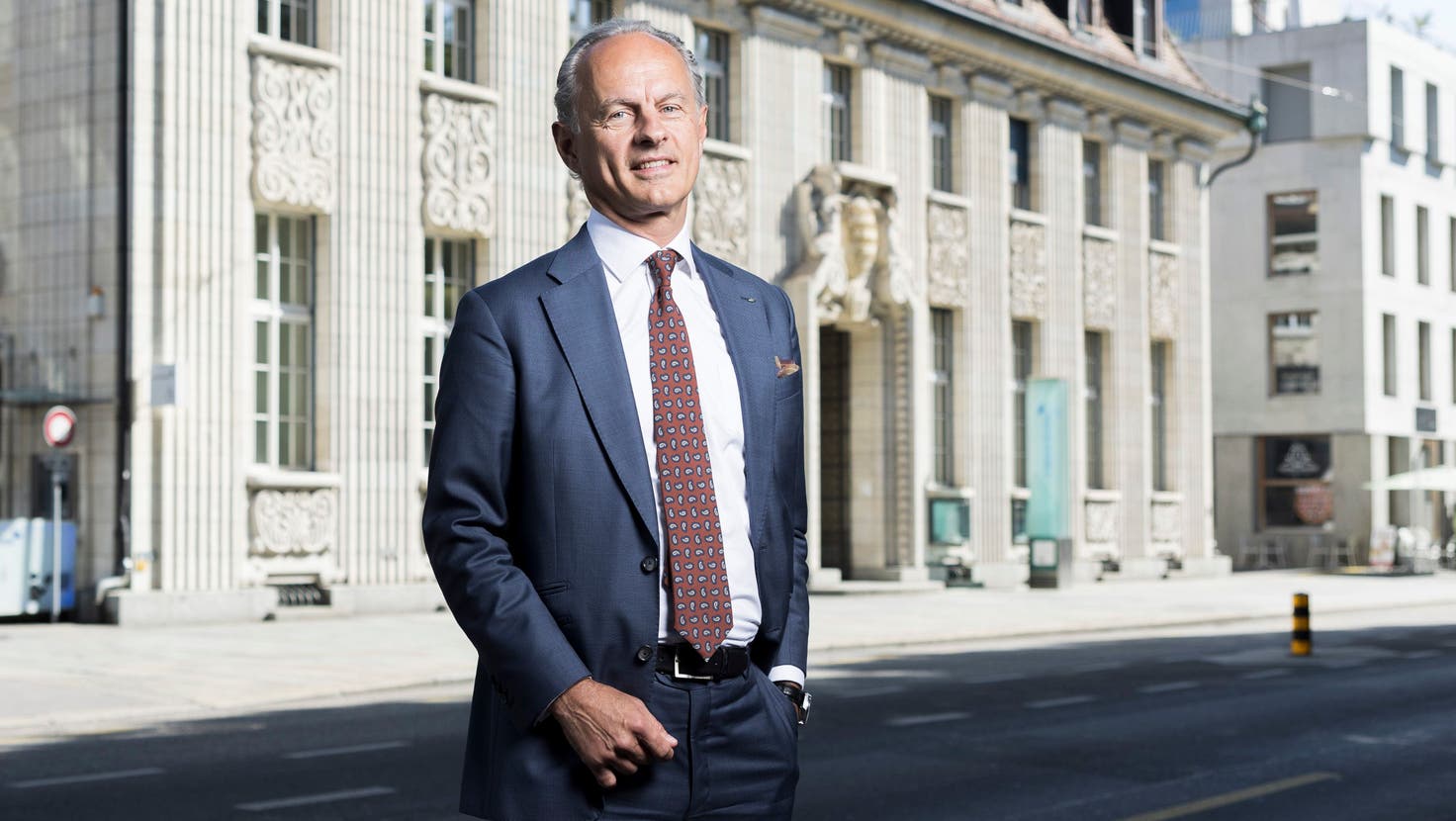 Roberto Belci, Leiter der Credit Suisse Aargau, vor dem Hauptsitz an der Bahnhofstrasse in Aarau (Foto vom Juni 2022). (Bild: Severin Bigler)