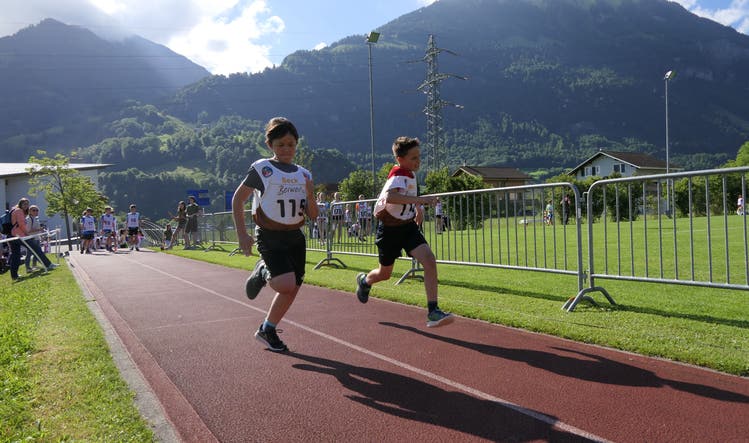 Kim (left) and Kilian of Kerns run towards the finish line.