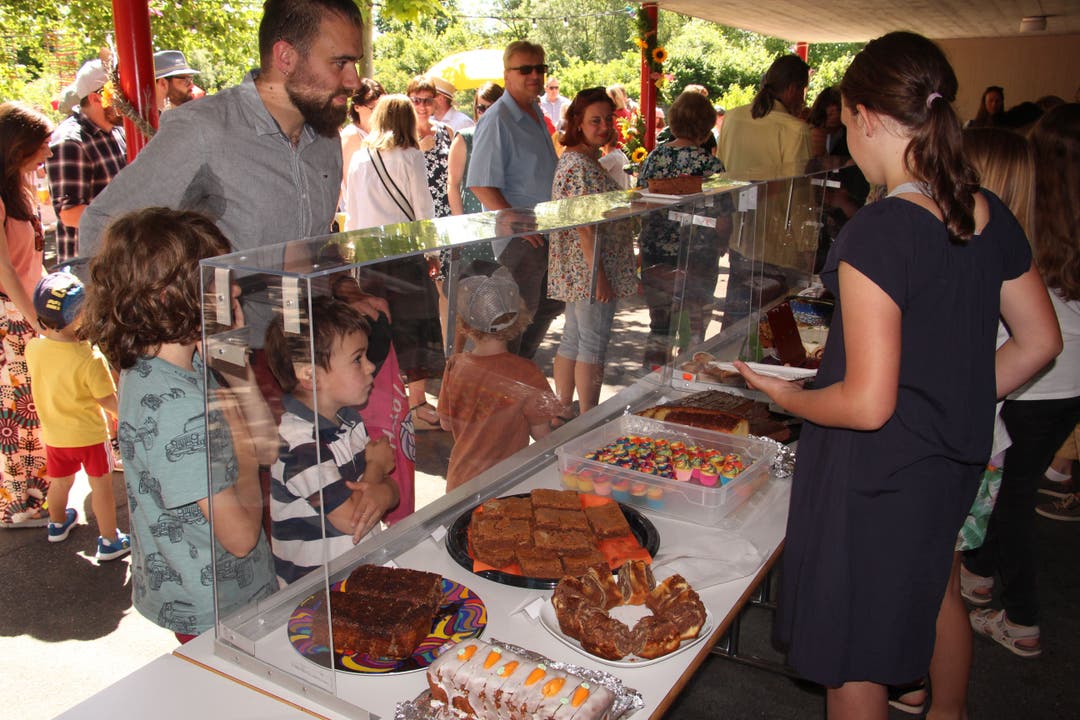 Jugendfest Biberstein 2022: Auch für die Kuchen sorgten die Schulkinder.