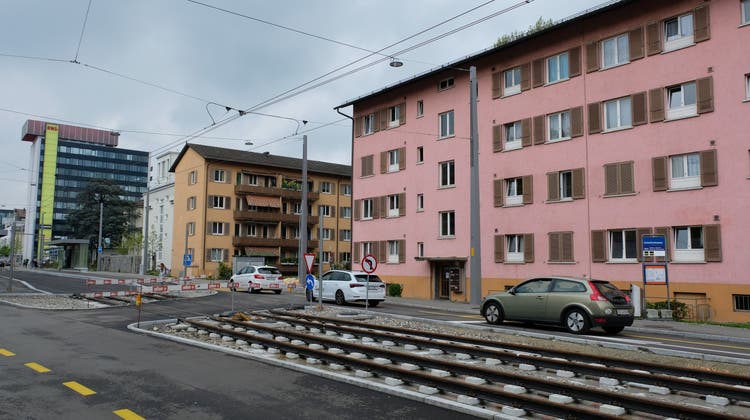 Die geplante Neubausiedlung soll entlang der Lägernstrasse zwischen der Badenerstrasse und dem Schulhaus Steinmürli entstehen. (David Egger)