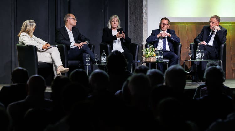 Diskutierten auf dem Podium (von rechts): Ronald Trächsel, Pirmin Bischof, Brigit Wyss, Daniel Probst und Sonja Hasler. (Hanspeter Bärtschi)