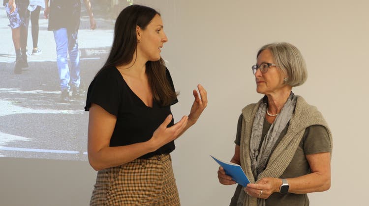 Mona Meienberg von der Unicef mit Gemeinderätin Barbara Keller Foletti. (Bild: Hannelore Bruderer)