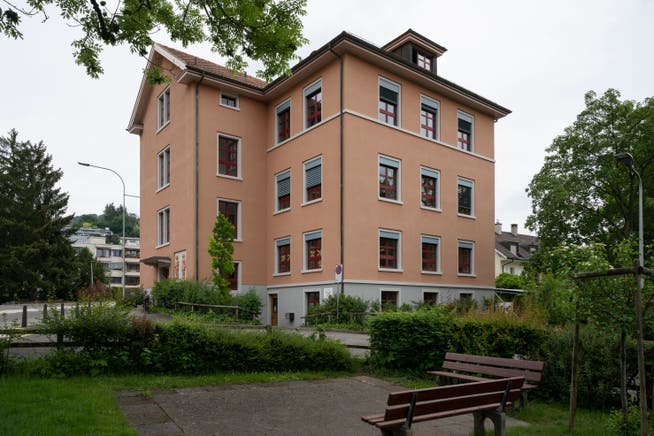 Der Unterricht im Schulhaus Bachmatt in Obersiggenthal wird erst nach den Sommerferien fortgeführt, wenn die Arbeiten abgeschlossen sind.