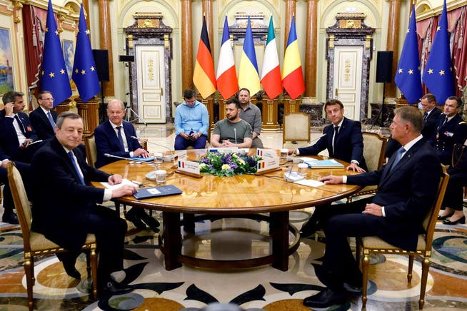 Together at the round table: a valuable signal of solidarity for Selenski.