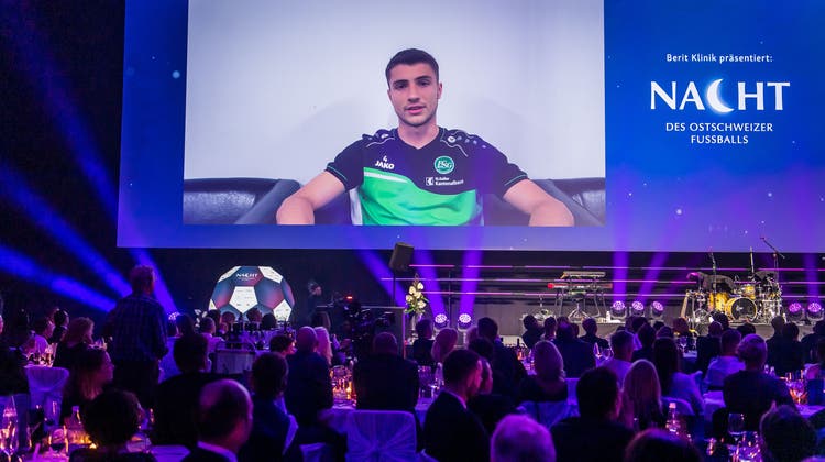 Im Oktober 2019 wurde Leonidas Stergiou in der Olma-Halle als Fussballer des Jahres ausgezeichnet. Letzter Preisträger ist Alessio Besio, doch wurde jene Gala 2021 virtuell durchgeführt. (Bild: Michel Canonica/Tagblatt)