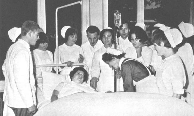 Bei den Wärterinnen und Wärtern stand zu Beginn die Aufsicht im Vordergrund. 1924 wurden Ausbildungskurse für das Pflegepersonal eingeführt, die ab 1937 obligatorisch waren für eine Anstellung.