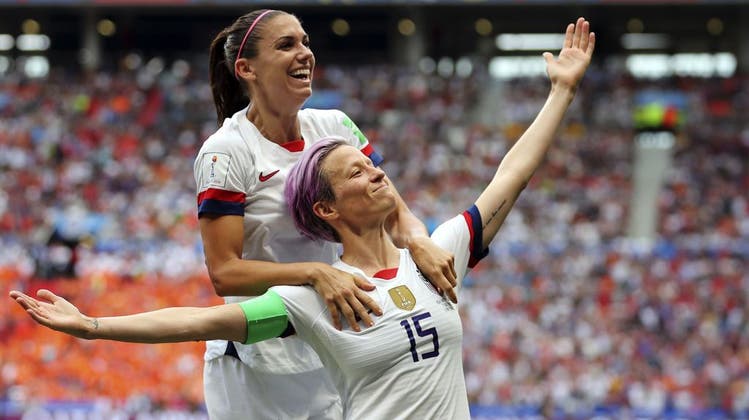 Megan Rapinoe, Weltmeisterin 2019 mit dem US-Nationalteam (Bild), war das Gesicht der Klage, die zu Lohngleichheit im US-Fussball führte. (Keystone/AP/Francisco Seco)