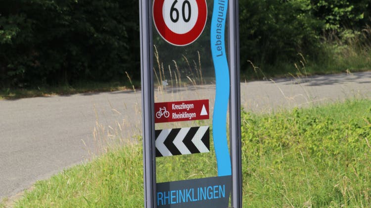 Das Strassenschild mit der Geschwindigkeitsangabe für die Dorfstrasse in Rheinklingen. (Bild: PD)