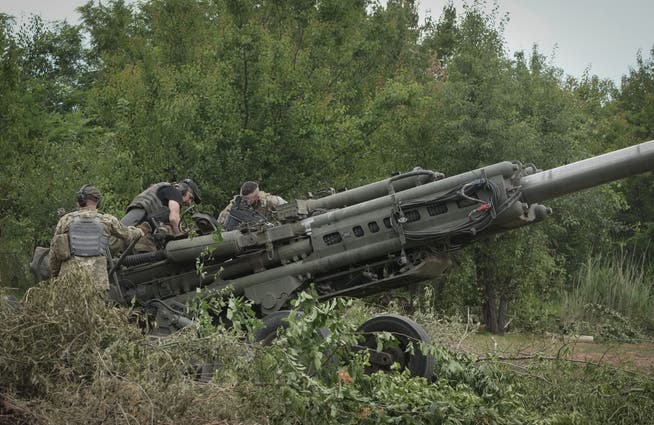 Eine amerikanische Haubitze des Typus M777 im Grossraum Donetsk. Russland behauptete diese Woche, 15 dieser Geschosse zerstört zu haben.