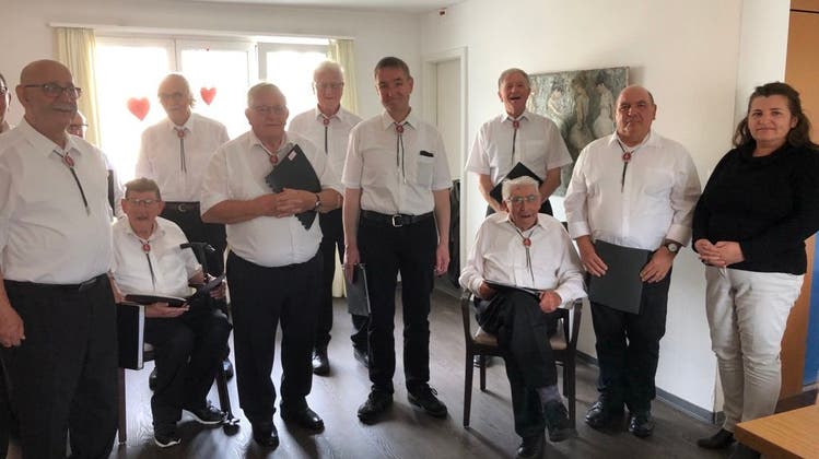 Der Männerchor Wangen bei Olten, präsentiert sich als Frühlingsbote in den Alters- und Pflegeheimen