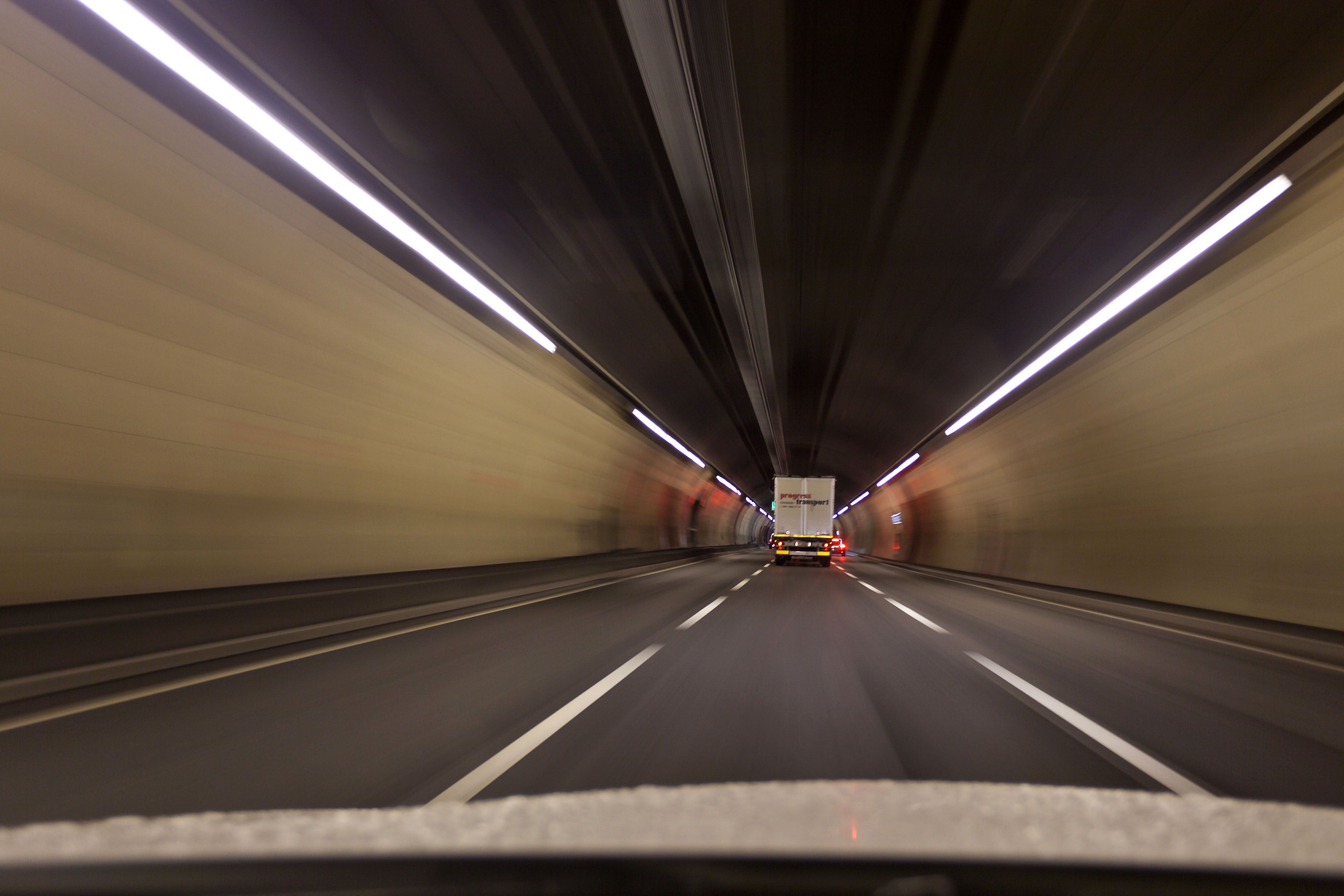 Luzern: Polizei Stoppt Geisterfahrerin Im Reussporttunnel